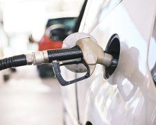 Ціни на бензин - експерт розповів, чи буде восени дорожчати пальне